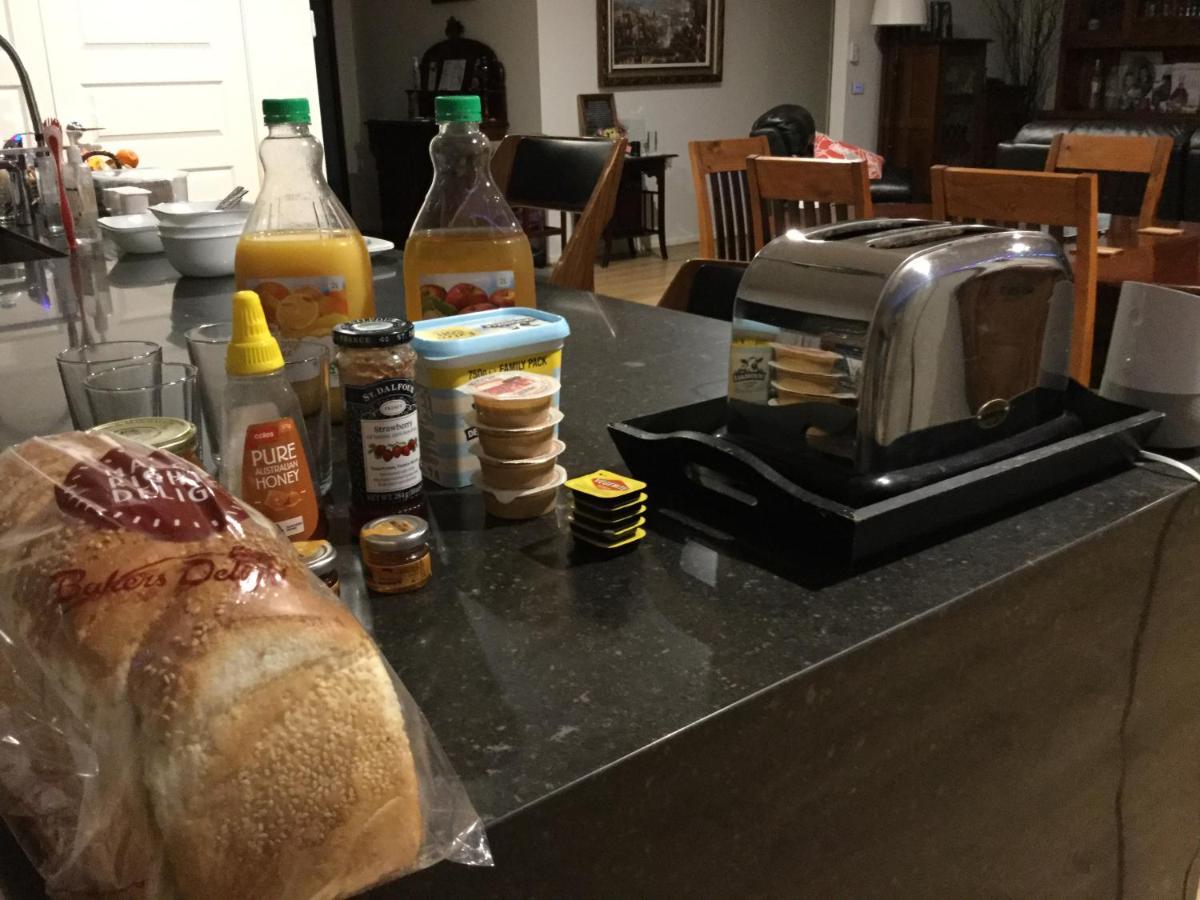 Mijen'S Manor Bed & Breakfast Хийлсвил Екстериор снимка